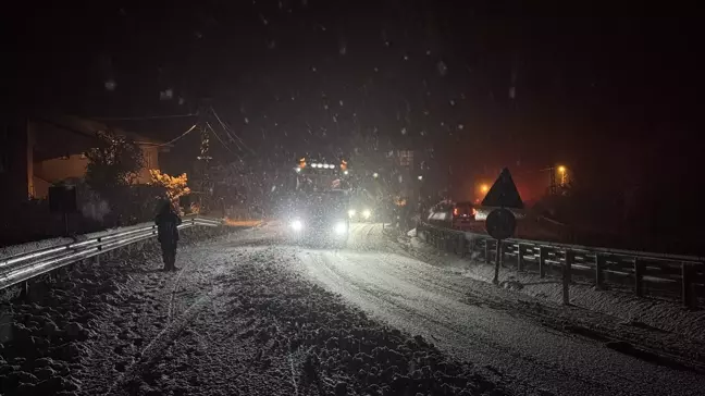 Zonguldak'taki Kar Yağışı Ulaşımı Olumsuz Etkiliyor