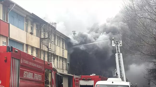 Başakşehir'de Kauçuk Atölyesinde Yangın Çıktı