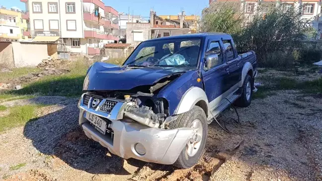 Manavgat'ta Kamyonet Kazası: Sürücü Yaralandı