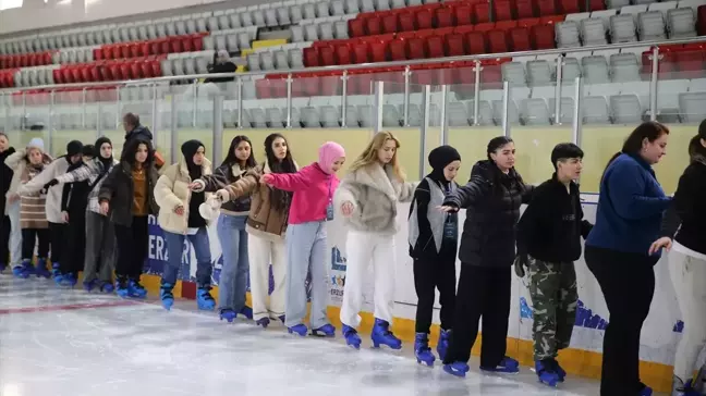 Erzurum'da Kış Sporları Kampı: 120 Üniversite Öğrencisi Kış Sporlarını Deniyor