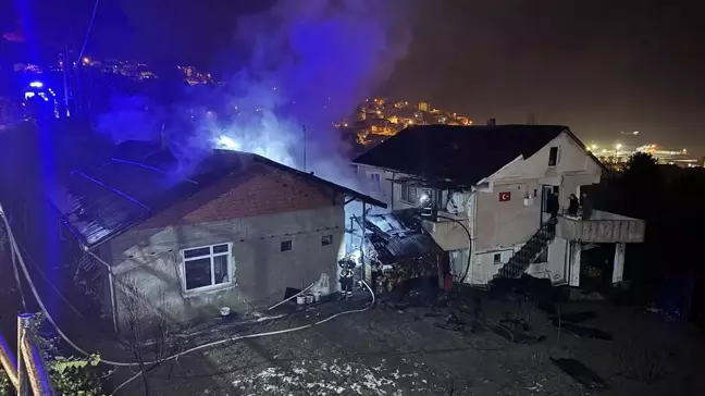 Zonguldak'ta Yangın: 3 Kişi Dumandan Etkilendi