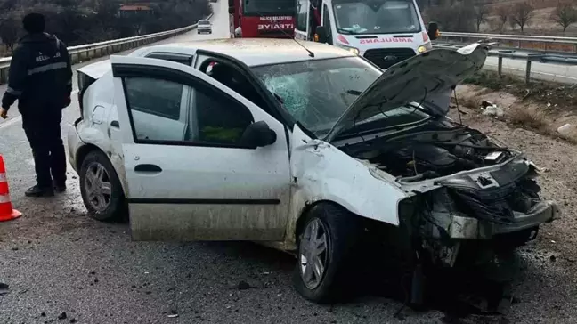 Kırıkkale'de Alkollü Sürücünün Kontrolünü Kaybetmesi Sonucu Kaza: 2 Yaralı