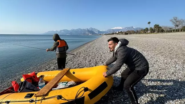 Antalya'da Denizde Sürüklenen Balıkçılar Kurtarıldı