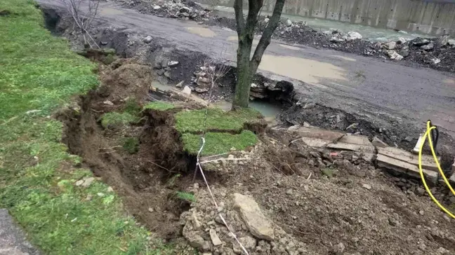 Kastamonu İnebolu'da Heyelan Sebebiyle İstinat Duvarı Yıkıldı