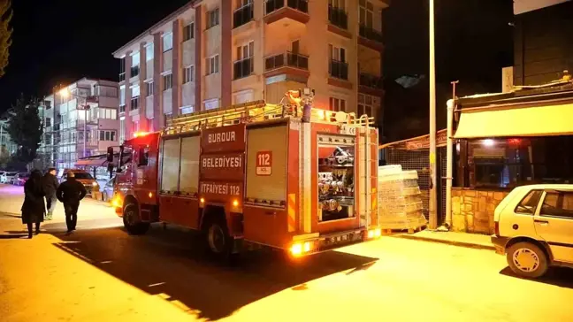 Burdur'da Kafede Fritöz Yangını: 2 Çalışan Hastaneye Kaldırıldı