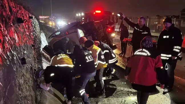 Kocaeli'de Otomobil ile Hafif Ticari Araç Çarpıştı: 5 Yaralı