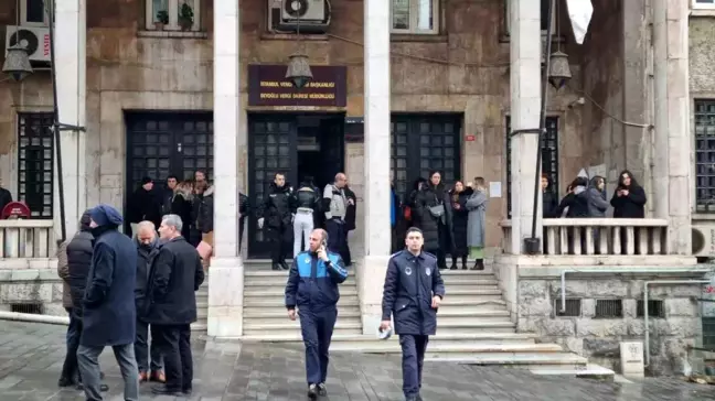 Beyoğlu Vergi Dairesi'nde Elektrik Kablosu Yangını Korkuttu