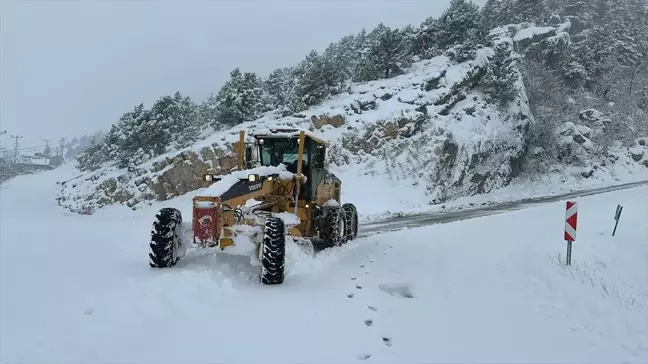 Kahramanmaraş'ta Kar Yağışı Nedeniyle 66 Kırsal Mahalleye Ulaşım Sağlanamıyor