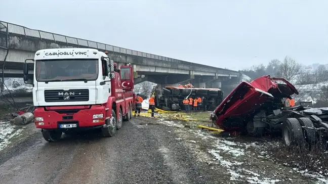 Düzce'de Otoyolda Feci Kaza: 2 Sürücü Hayatını Kaybetti