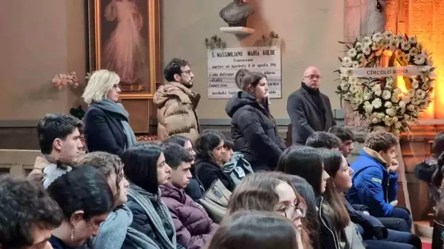 Kadıköy'de Bıçaklanarak Öldürülen Mattia Ahmet Minguzzi İçin Anma Töreni Düzenlendi