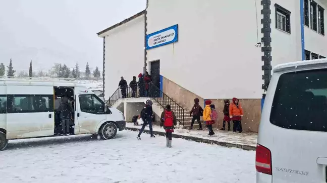 Adıyaman'da Kar Yağışı Nedeniyle 6 İlçede Okullar Tatil Edildi