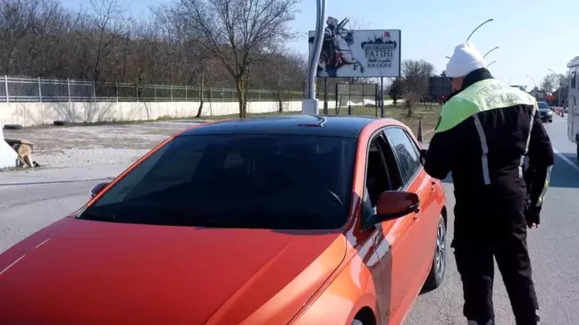 Edirne'de Trafik Denetiminde Cam Filmleri Söküldü