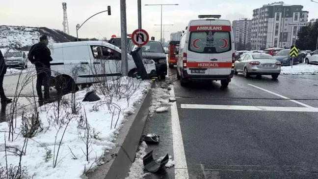 İstanbul Başakşehir'de Gizli Buzlanma Trafik Kazasına Neden Oldu