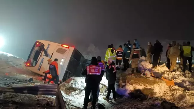 Bingöl'de Yolcu Otobüsü Devrildi: 1 Ölü, 38 Yaralı