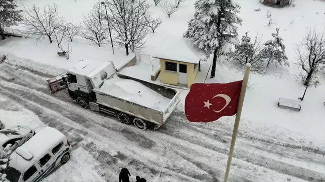 Halkapınar Belediyesi Yoğun Kar Temizleme Çalışması Yürüttü