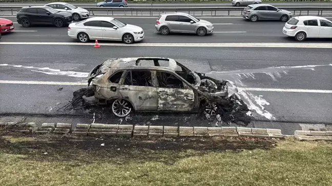 Bağcılar'da Seyir Halindeyken Cip Yangını