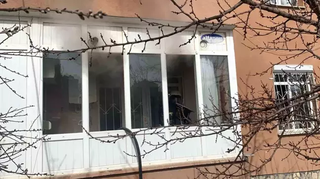 Karaman'da Dairede Yangın: 2 Kişi İtfaiye Tarafından Kurtarıldı