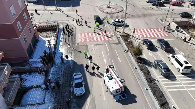 Karaman'da Ambulans ve Otomobil Çarpıştı: 5 Yaralı