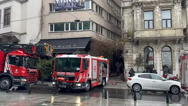 Beyoğlu'ndaki Restoranda Yangın Çıktı