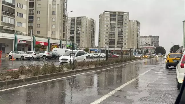 Çorlu'da Sağanak Yağış Trafiği Olumsuz Etkiledi