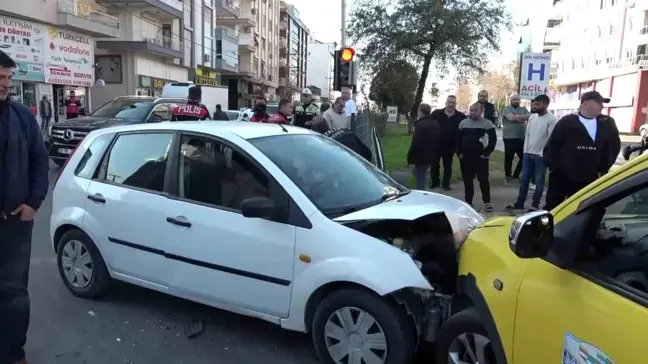 Antalya'da Baygın Sürücü Kazaya Neden Oldu: 4 Yaralı