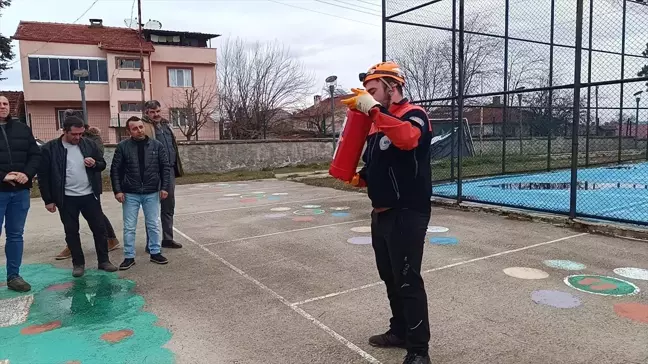 AFAD Personeli Yurt Güvenlik Personeline Afet Eğitimi Verdi