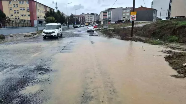 Tekirdağ'da Sağanak Yağış Sonrası Yolculuk Zorlaştı