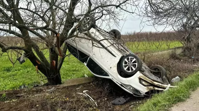 Bursa İznik'te Yağış Nedeniyle Araç Takla Attı