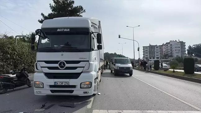 Hatay'da Park Halindeki Tıra Çarpan Otomobilin Sürücüsü Hayatını Kaybetti