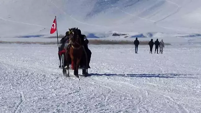 Kars'taki Çıldır Gölü'nde Kış Turizmi Yoğun İlgi Görüyor