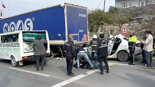 Hatay'da Tırla Çarpışan Fiat Otomobilin Sürücüsü Hayatını Kaybetti