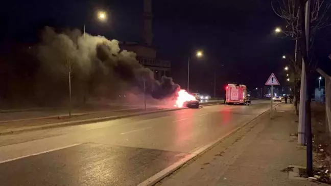 Eskişehir'de Akaryakıt Alan Araç Alev Alev Yandı