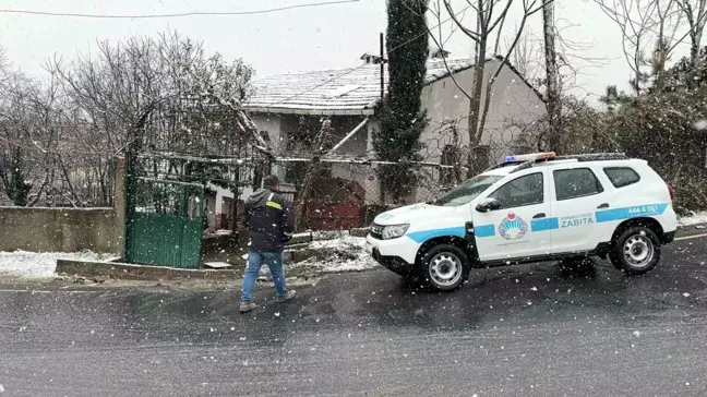 Arnavutköy'de Elektrik Kablolarında Patlama: Cadde Trafiğe Kapandı