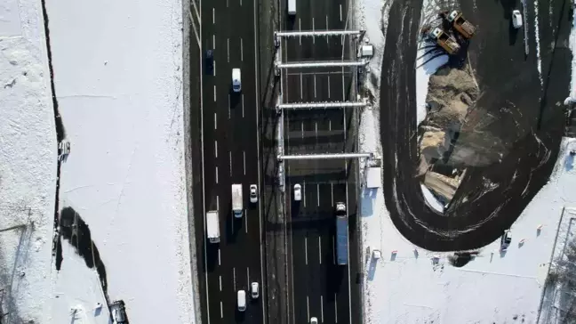 İstanbul'da Kar Yağışı Nedeniyle Trafik Azaldı