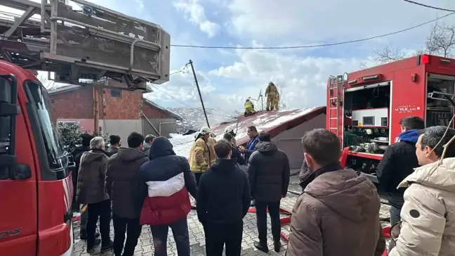 Beykoz'da Müstakil Evde Çatı Yangını Kontrol Altına Alındı