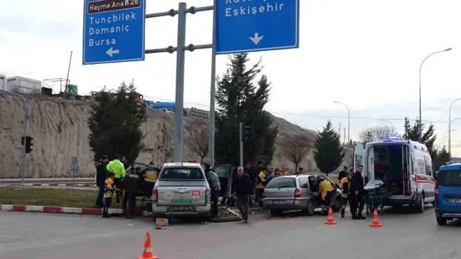 Kütahya'da Trafik Kazası: 4 Yaralı