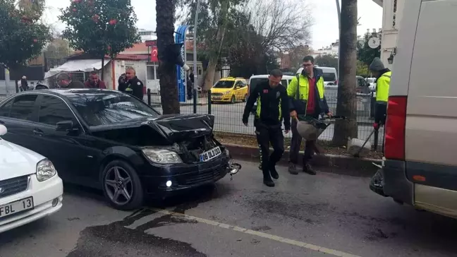 Manavgat'ta Okul Servisine Arkadan Çarpan Otomobilde Yaralanan Olmadı