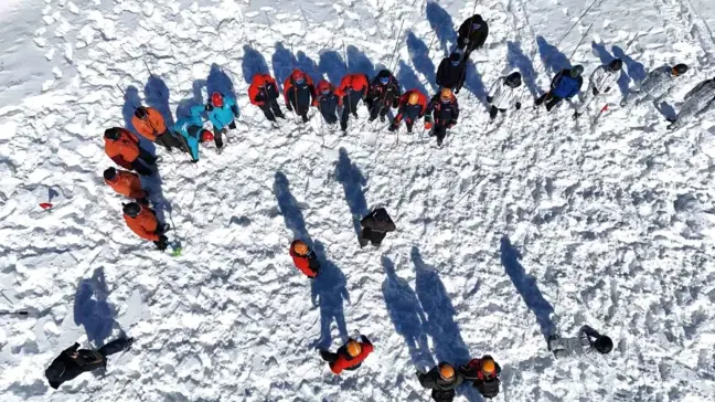 Erzincan'da Eksi 15 Derecede Çığ Tatbikatı Yapıldı