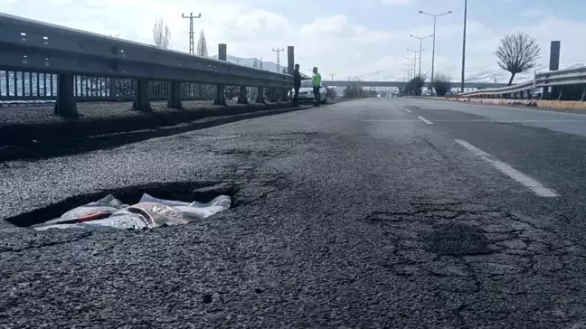 Kızılırmak Köprüsü'ndeki Obruk Sürücüler İçin Tehlike Oluşturdu