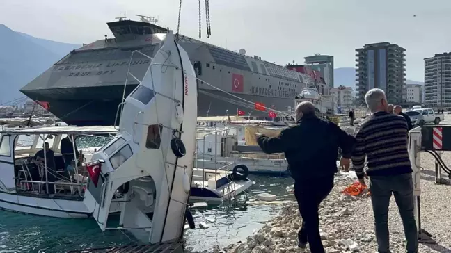 Hatay'da Şiddetli Fırtına Tekne Battırdı: 400 Bin TL Zarar