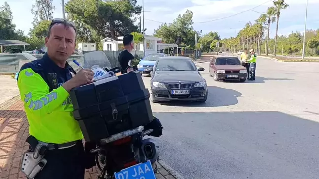 Manavgat'ta Trafik Uygulaması: Yabancı Plakalı Araç Men Edildi, Abartı Egzoz Cezası Uygulandı