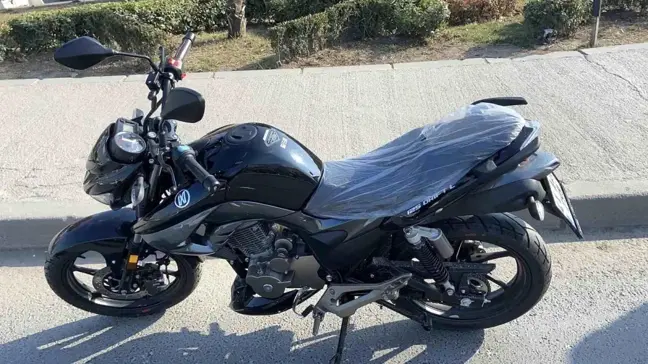 Kocaeli'de Motosiklet Otomobile Çarpınca 1 Kişi Yaralandı