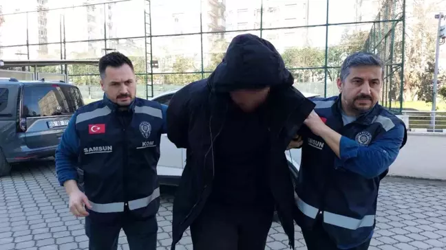 Samsun'da Eğlence Mekanına Operasyon: Vahim Silahlar Ele Geçirildi