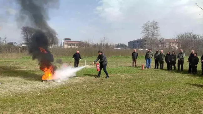 Düzce'de Yangın Tüpü ile Alevlere Müdahale Eğitimi Verildi