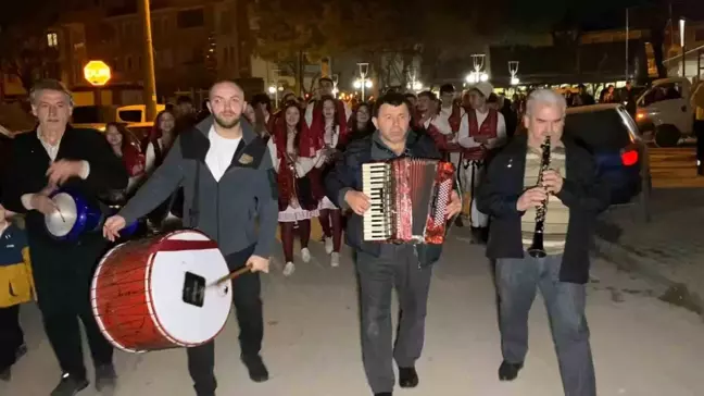 İnegöl'de Sahur Geleneği: Rumeli Ezgileriyle Uyanma