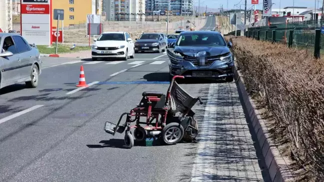 Kayseri'de Akülü Araca Çarpan Otomobil, Engelli Kişiyi Ağır Yaraladı