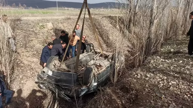 Konya'da Trafik Kazası: Sürücü Takla Atan Araç Altında Sıkıştı