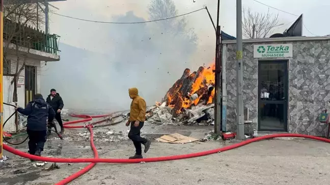 Bursa'da Geri Dönüşüm Tesisinde Yangın Çıktı