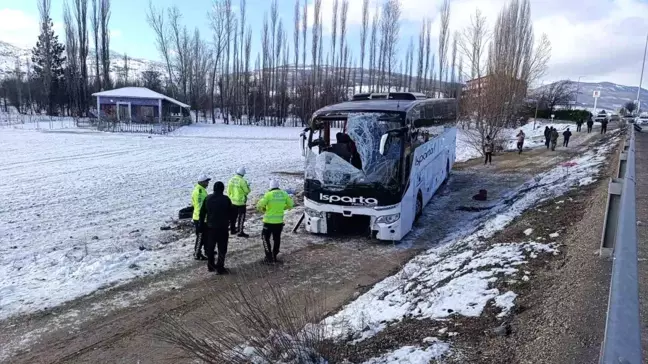 Afyonkarahisar'da Otobüs Kazası: 1 Ölü, 25 Yaralı