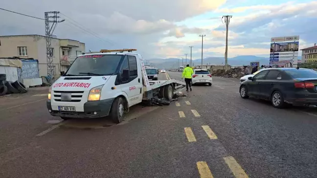 Gaziantep'te Kamyonetle Çarpışan Motosiklet Sürücüsü Hayatını Kaybetti